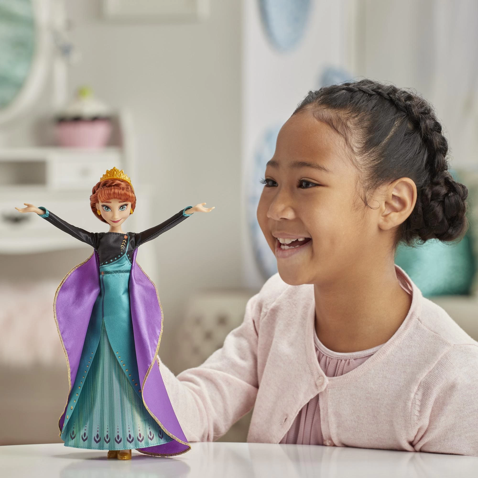 Hasbro Disney Frozen Finale Singing Anna Fashion Doll 3 Hasbro Disney Frozen Finale Singing Anna Fashion Doll - Image 3