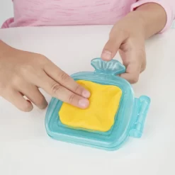 Hasbro Play-Doh Kitchen Creations Cheesy Sandwich Play Food Set -Hasbro Toys World Play DohKitchenCreationsCheesySandwichPlayFoodSet4
